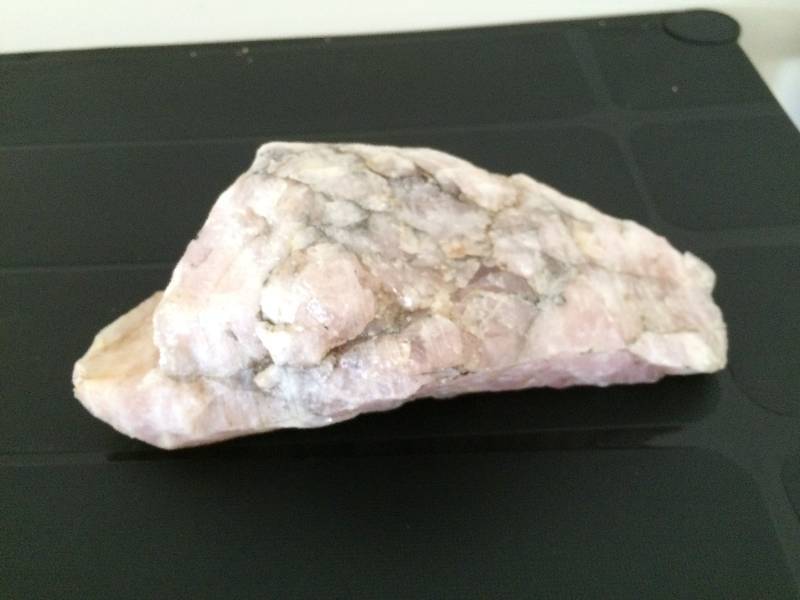 lot 128 image: Giant Piece Of Pink Crystal Rock - Rose Quartz - Beautiful Approx. 9 x 4