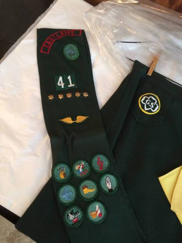 lot 134 image: Womens Girl Scout Uniform - Vintage - Excellent