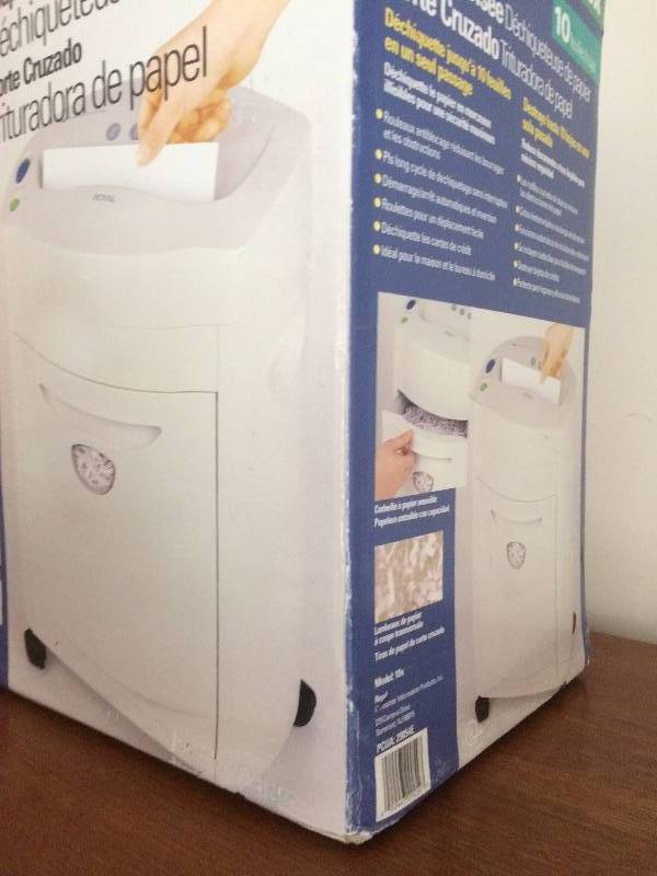 lot 136 image: Royal Paper Shredder - Comes with Original Box.