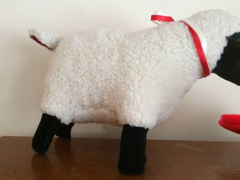 lot 138 image: Antique Lamb Stuffed Animal - Great Condition