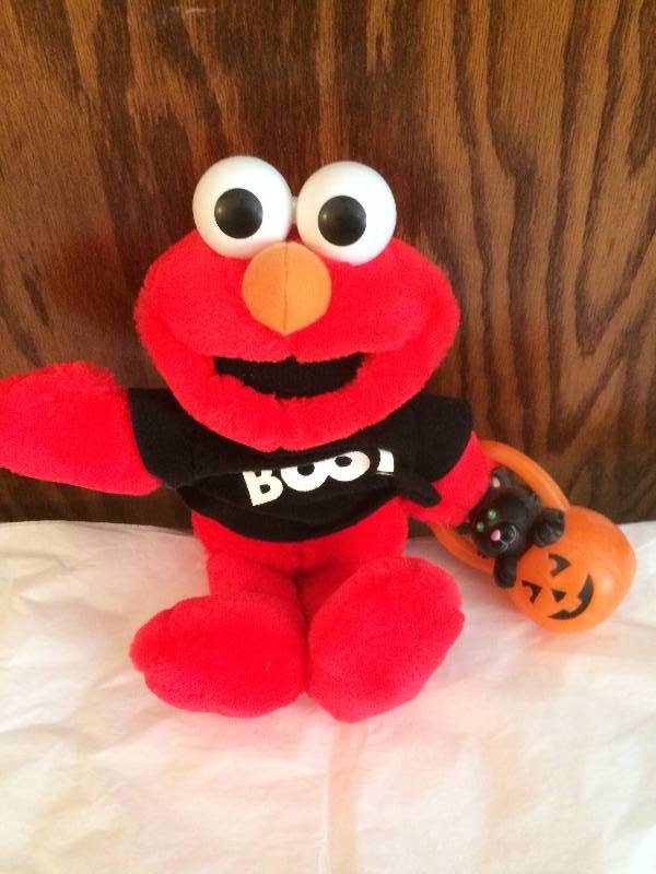 lot 139 image: Wow Very Rare Tickle Me Elmo - Excellent Condition
