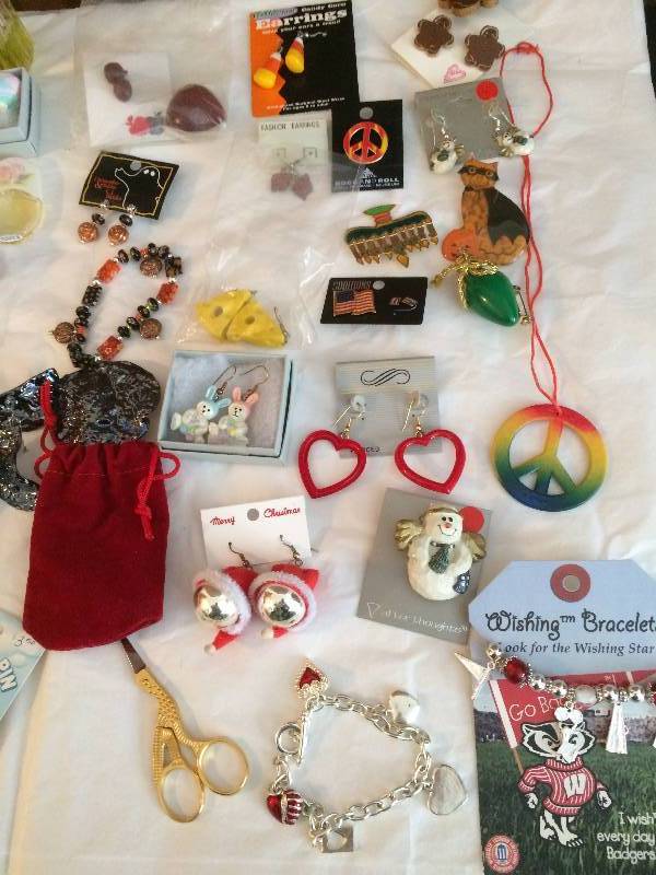 lot 163 image: Large Lot Assorted Costume Jewelry Charm Bracelets Etc 