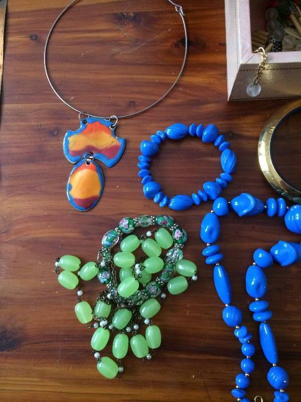 lot 164 image: Assorted Costume Jewelry With Box