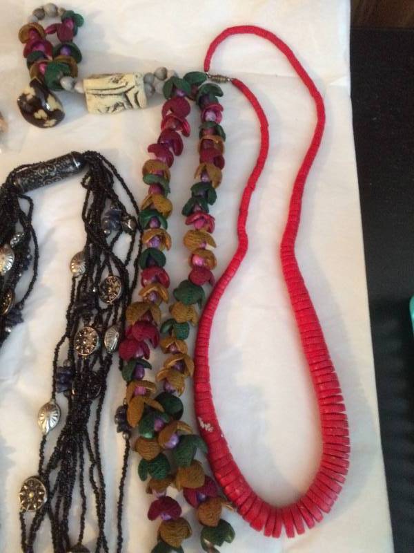 lot 165 image: Assorted Costume Jewelry