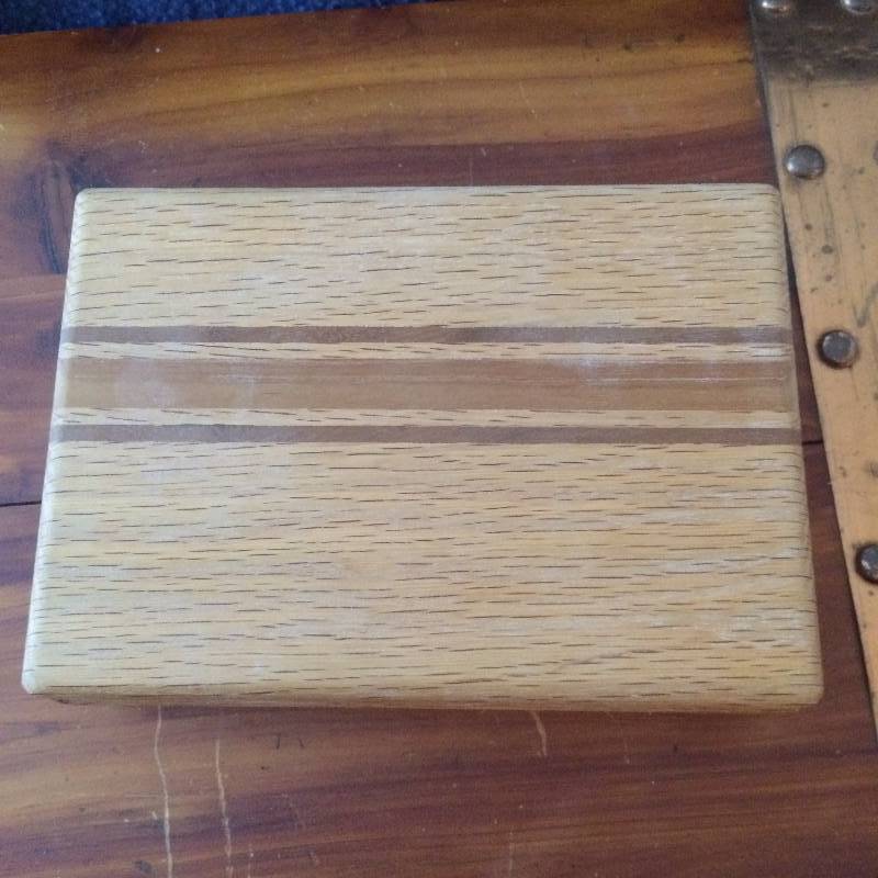 lot 167 image: Beautiful Vintage Wood Jewelry Box