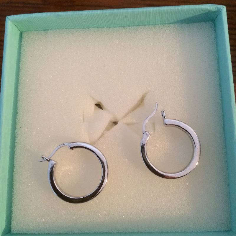 lot 168 image: Tiffany Blue Box With Silver Earrings 