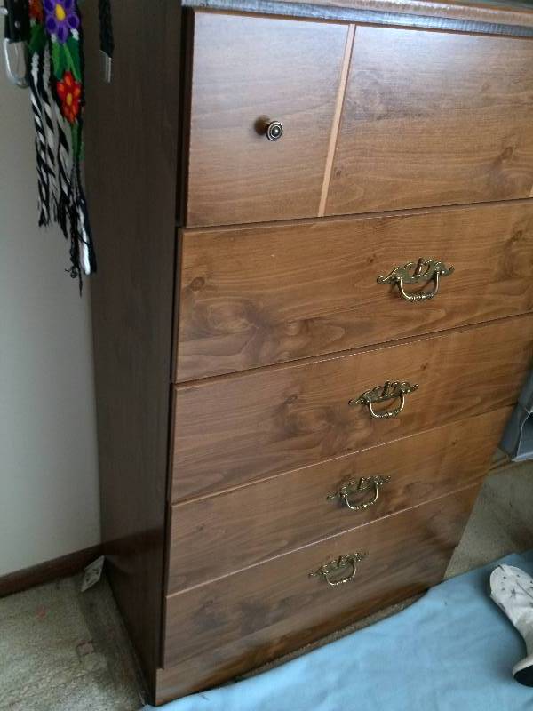 lot 183 image: Vintage Chest Of Drawers