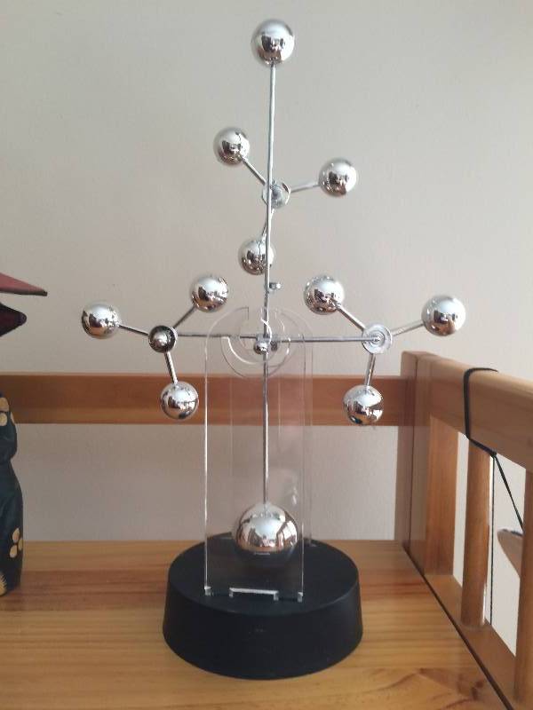 lot 189 image: Cool Retro Spinning Ball Toy