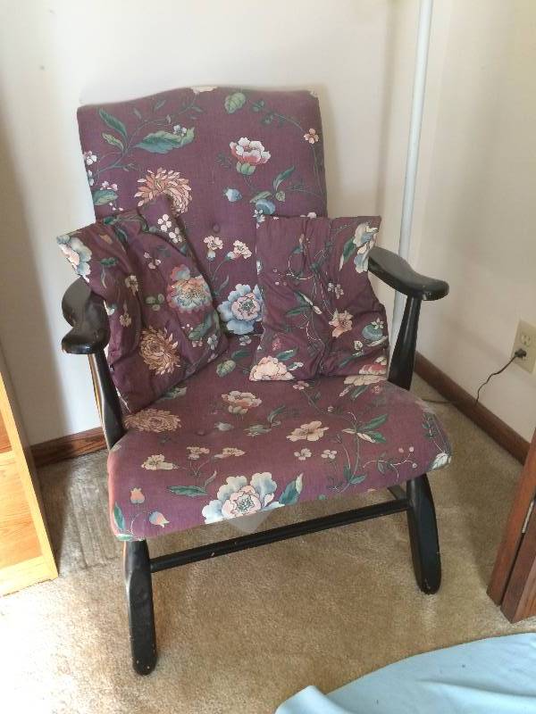lot 202 image: Antique Chair With Throw Pillows