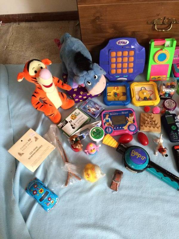 lot 203 image: Assorted Vintage Toys
