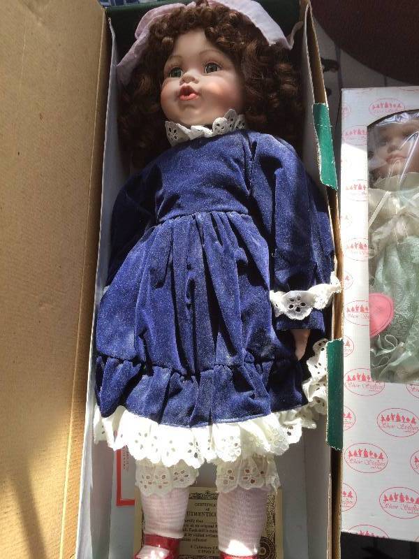 lot 207 image: 2 Vintage Dolls