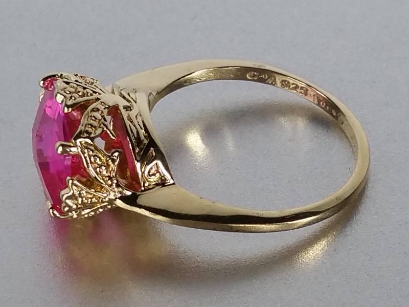 lot 31 image: 3 ct Ruby Ring