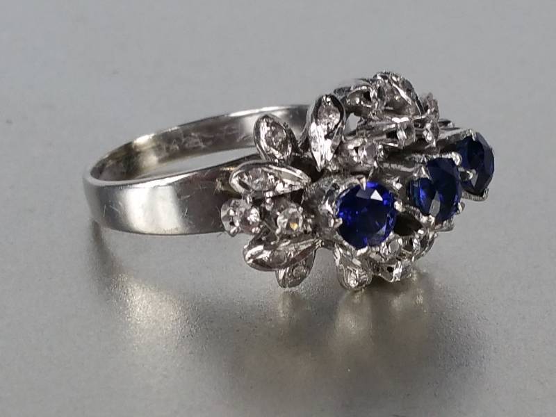 lot 43 image: Sapphire Ring in 14k Gold - $3200 Retail