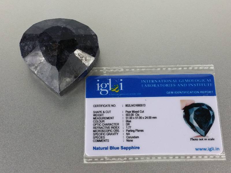 lot 50 image: 500 ct Genuine Sapphire Gemstone Heart