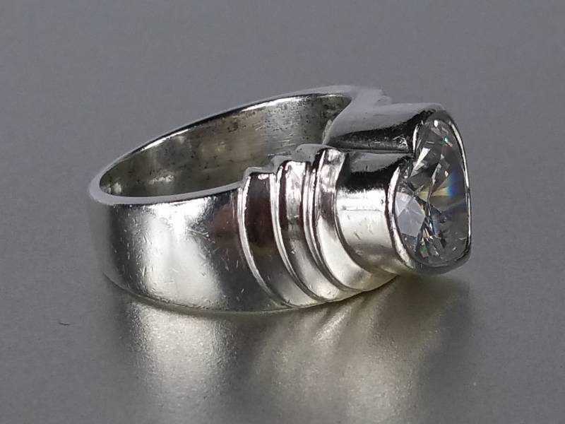 lot 55 image: 5 ct White Sapphire Ring