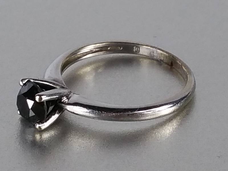 lot 57 image: Black Diamond Solitaire Ring in 10k Gold