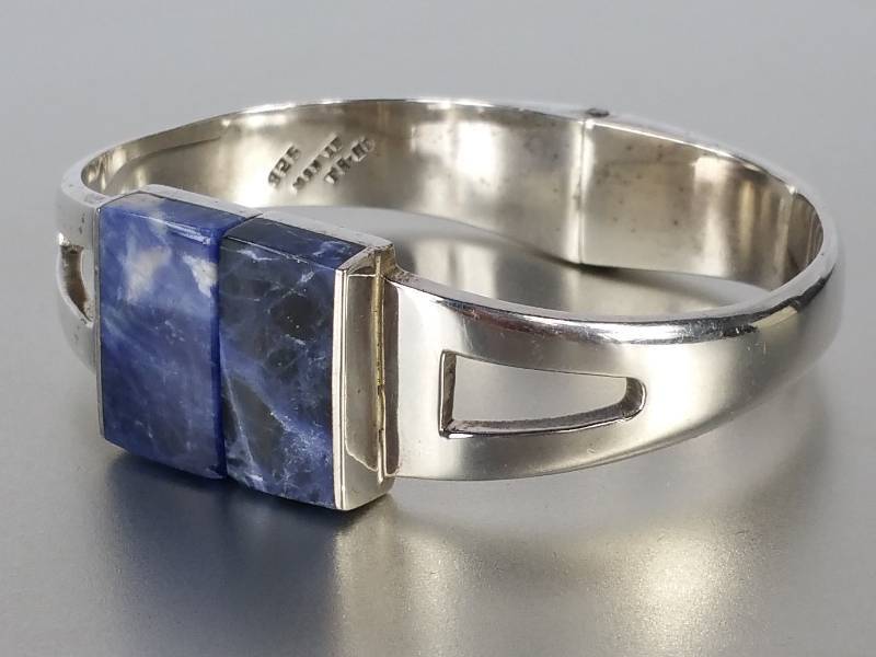 lot 73 image: Ladies Custom Made Stone Bangle