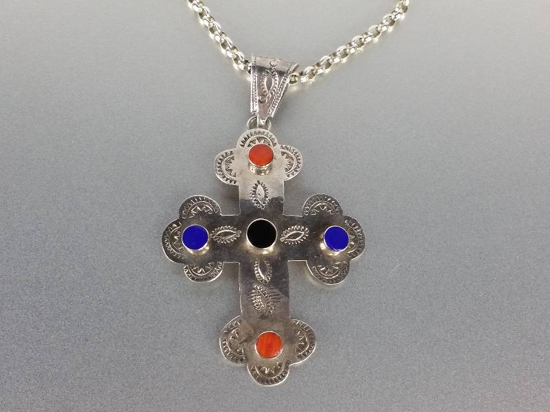 lot 76 image: Turquoise Inlaid Cross Sterling Silver Mexican Necklace
