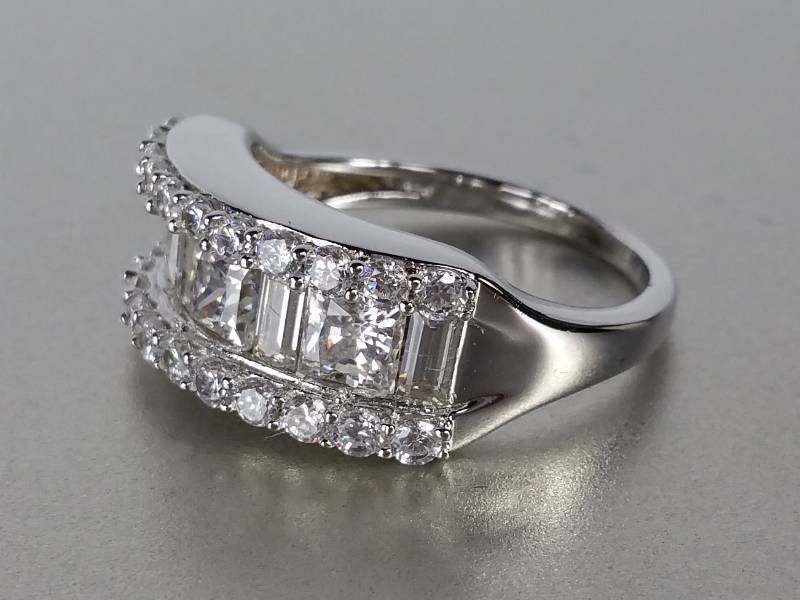 lot 79 image: White Sapphire Ring