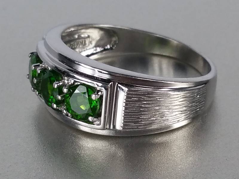 lot 85 image: Mens Emerald Ring