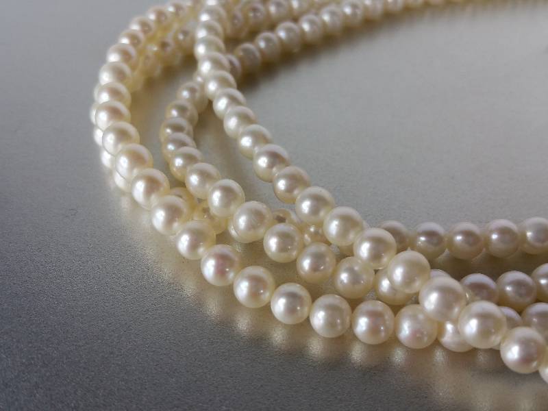 lot 89 image: Pearl Necklace