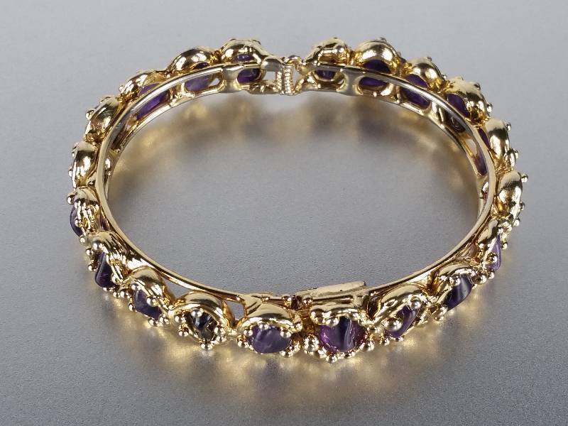 lot 96 image: 11 ct Amethyst Bangle Bracelet