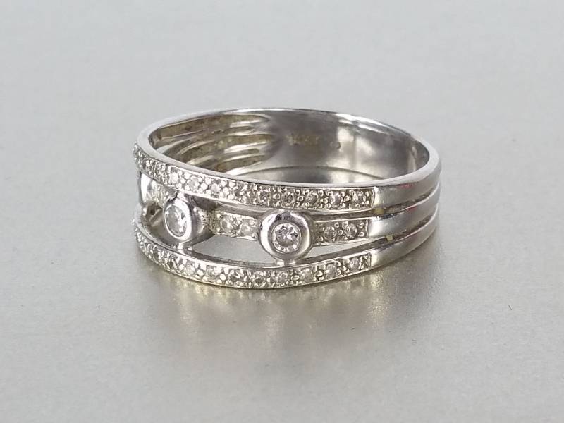 lot 2E image: Ladies Diamond Estate Ring in 14k White Gold
