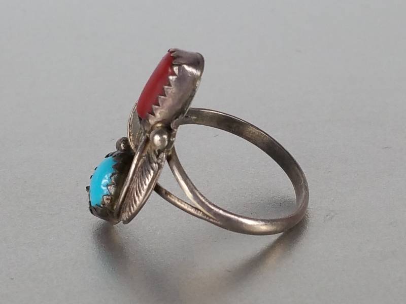 lot 104 image: Turquoise and Coral Ring in Sterling Silver