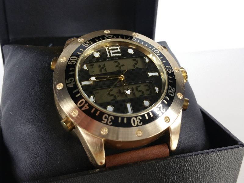 lot 108 image: Large Mens LCD & Mechanical Watch