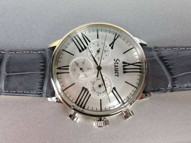 lot 109 image: Mens Stauer Rum-Runner Watch