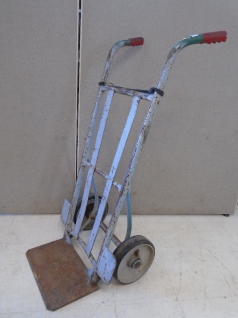 lot 25 image: Dolly