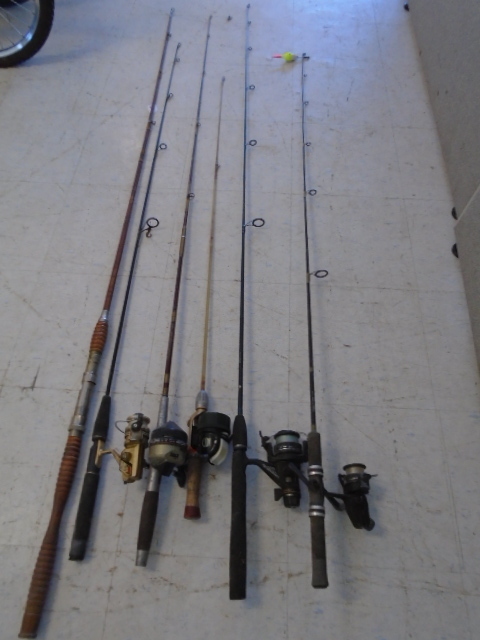 lot 10 image: 6 Assorted Fishing Poles