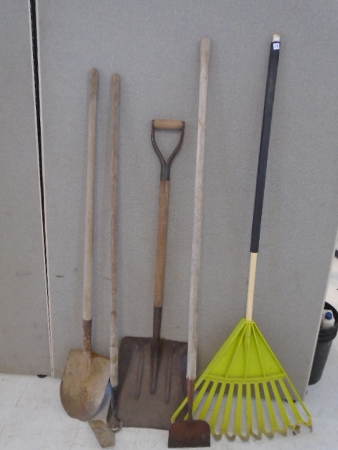 lot 11 image: Assorted Gardening Tools
