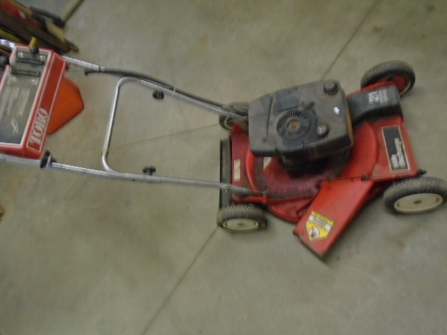 lot 31 image: Toro Lawn Mower
