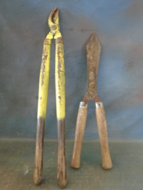 lot 64 image: Bypass Loppers and Hedge Trimmers