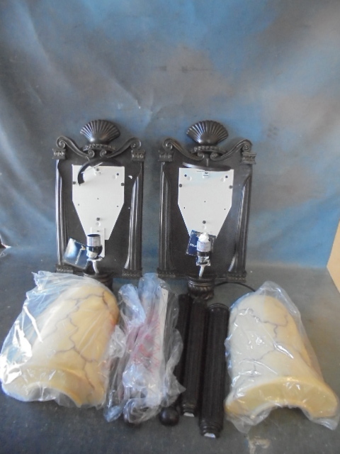 lot 44 image: Wall Light Fixtures