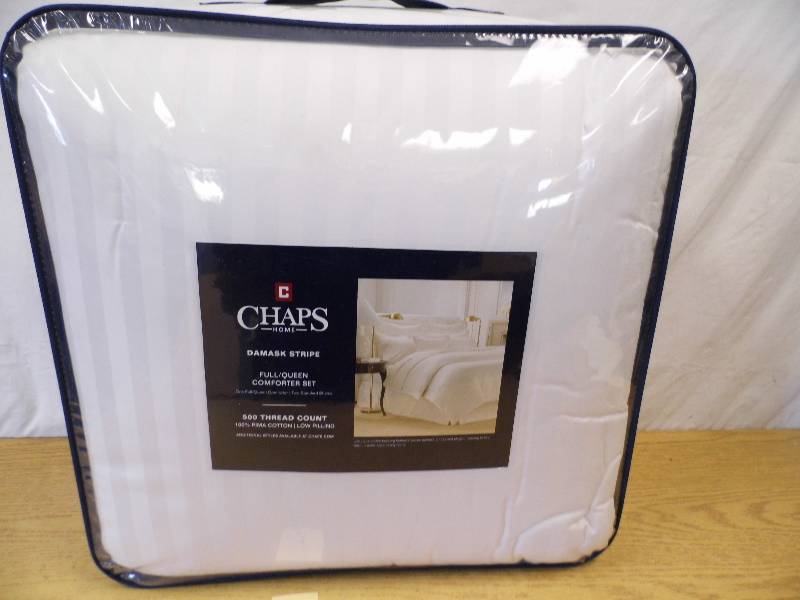 lot 1 image: Chaps Damask Comforter Set