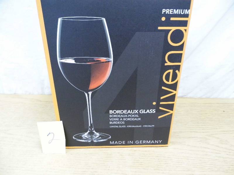 lot 2 image: Vivendi Wine Glasses - Set of 4