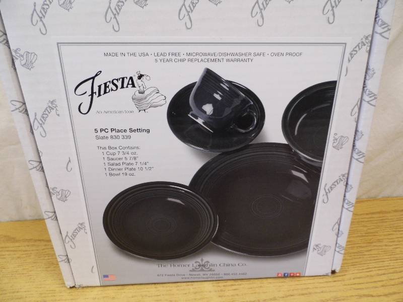 lot 13 image: Fiesta  5 Piece Place Setting - Black