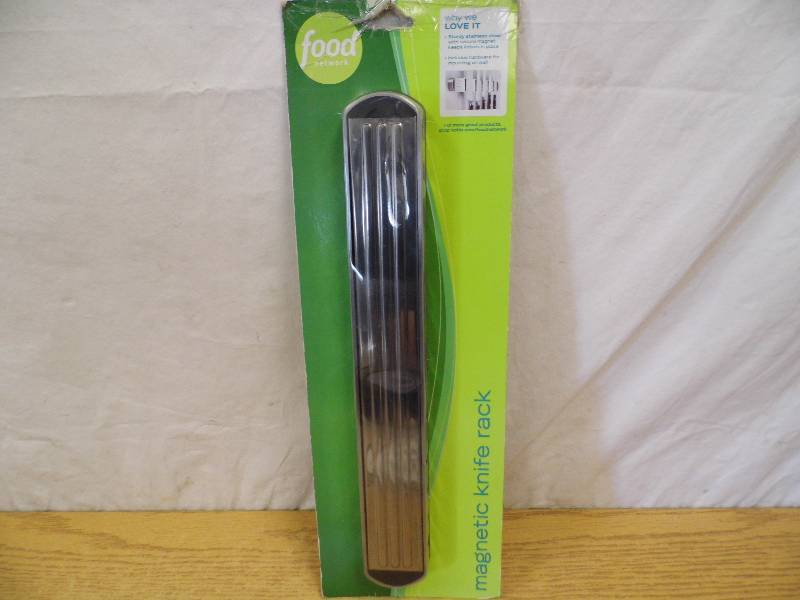 lot 17 image: Food Network Magnetic Knife Rack