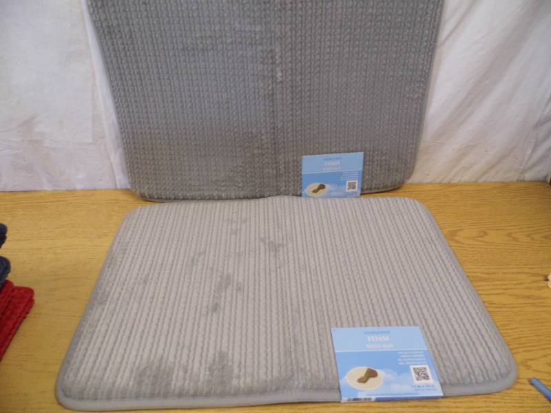 lot 24 image: Lot of 2 Memory Foam Bath Mats