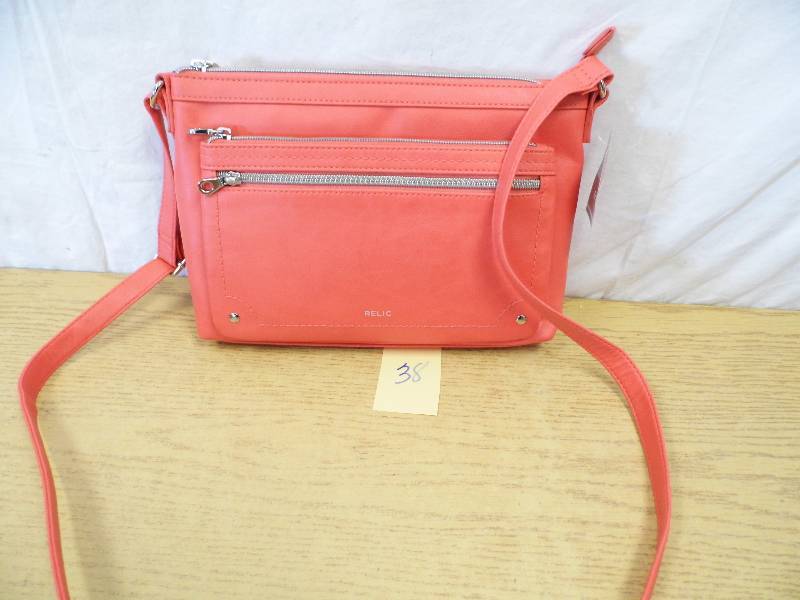 lot 38 image: Relic Purse