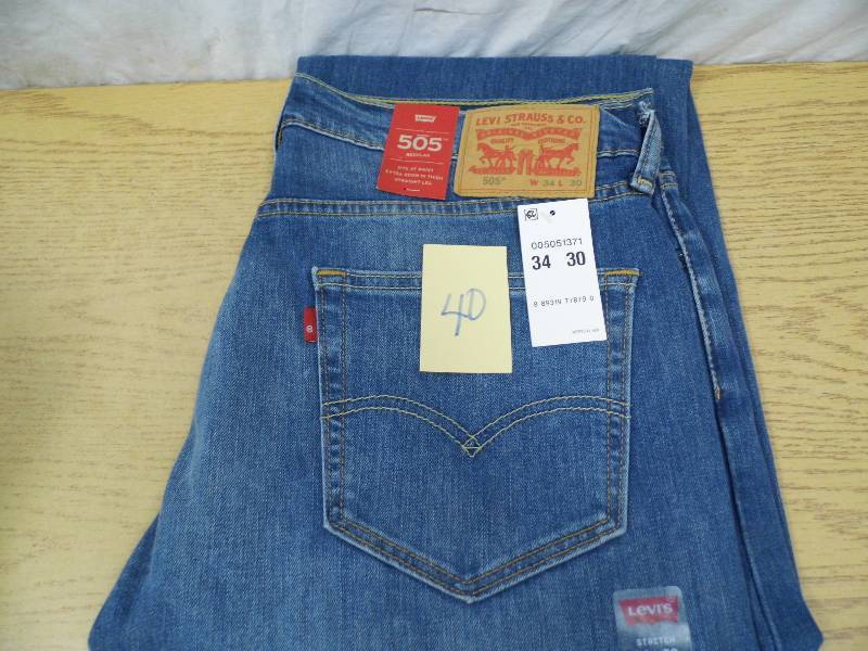 lot 40 image: Levis 505
