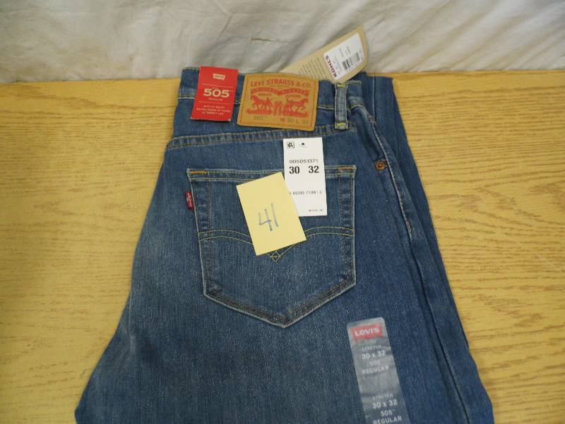 lot 41 image: Levis 505