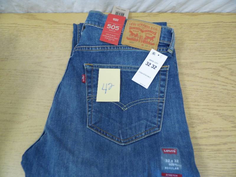 lot 42 image: Levis 505