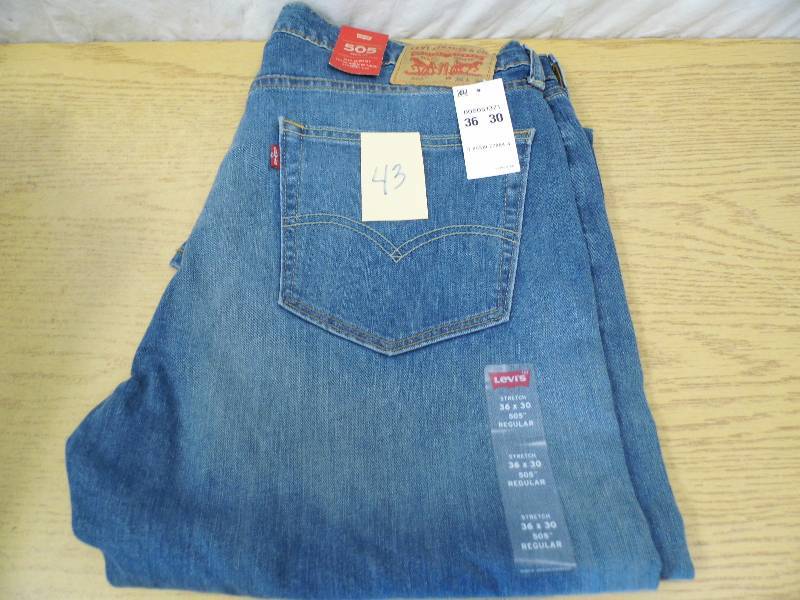 lot 43 image: Levis 505