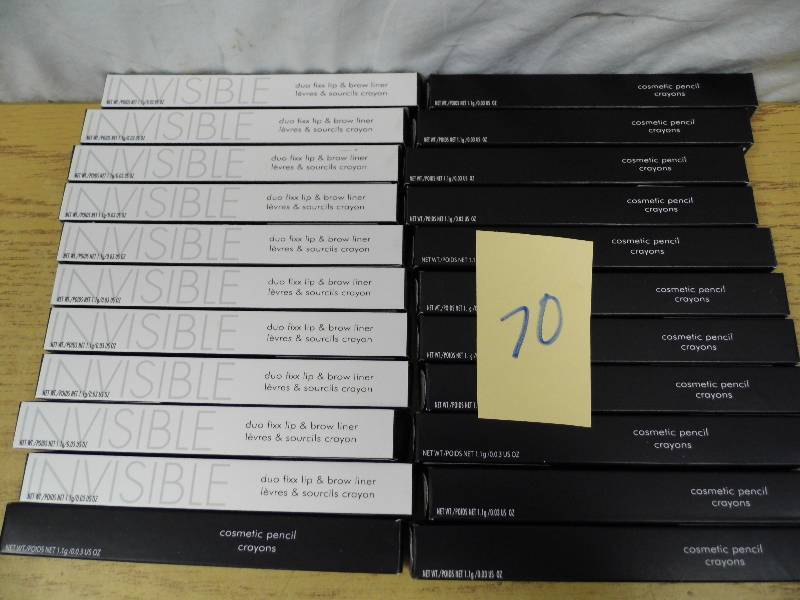 lot 70 image: Lip & Brow Liner