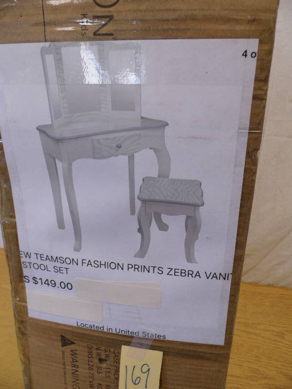 lot 169 image: Vanity w Stool