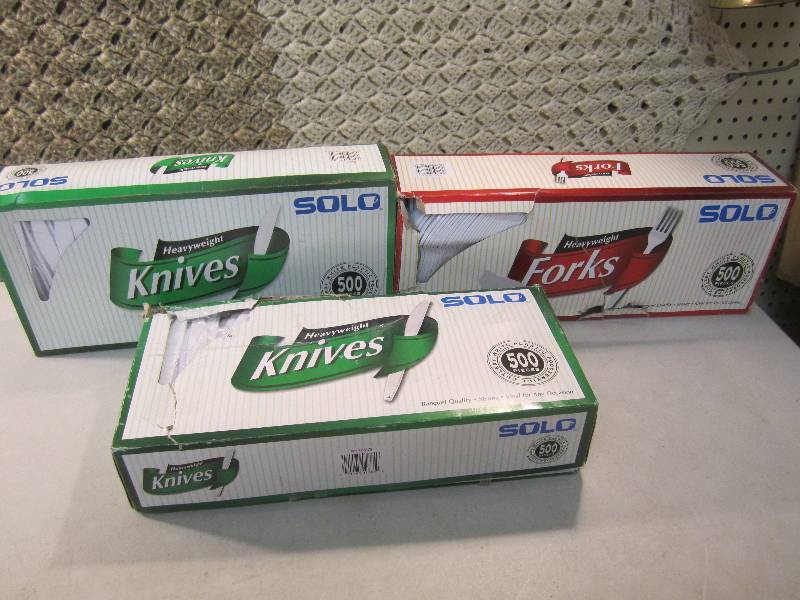 lot 20 image: Mixed Lot of 1000 Plastic Knives an...