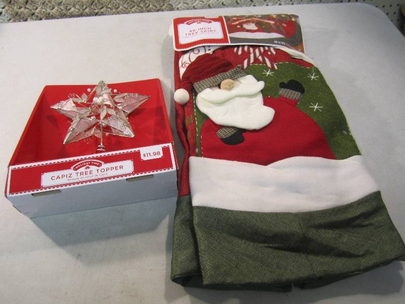 lot 40 image: 48 Tree Skirt and Tree Topper  RM2...